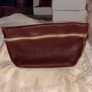 BNNU Portland leather goods nutmeg large cosmetic bag, great for travel. EUC